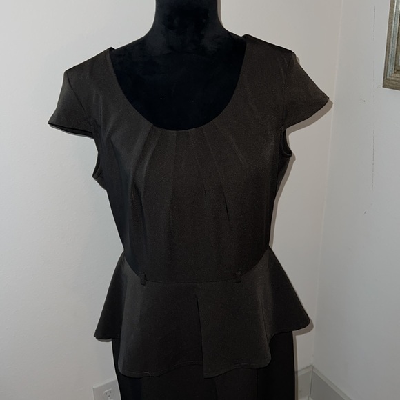 Olivia‎ Matthews Sz 12 brown cap sleeve ruffle  waist  silhouette dress - Picture 3 of 8